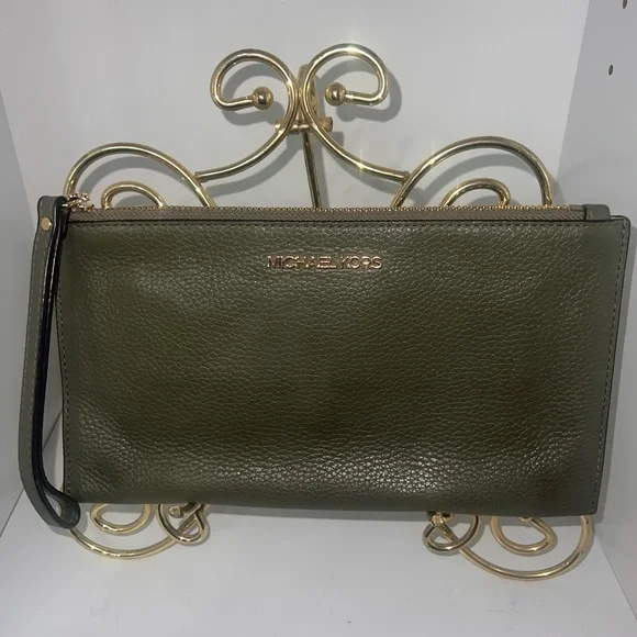 Michael Kors Clutch - Picture 4 of 8